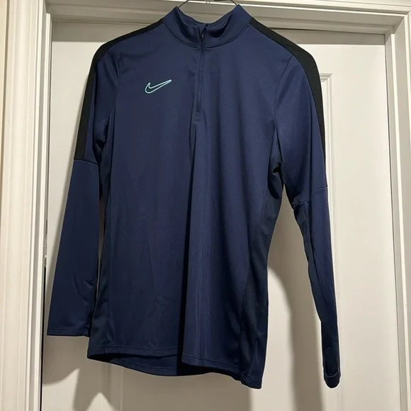 Nike Active Pullover - NWT - Picture 1 of 5